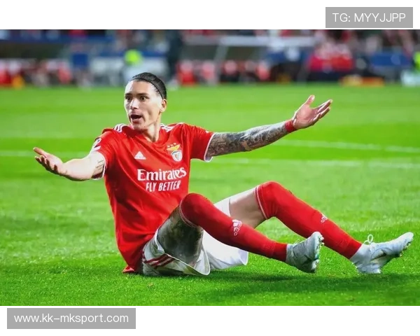 利物浦达尔文努涅斯前场飞身撞射技惊四座