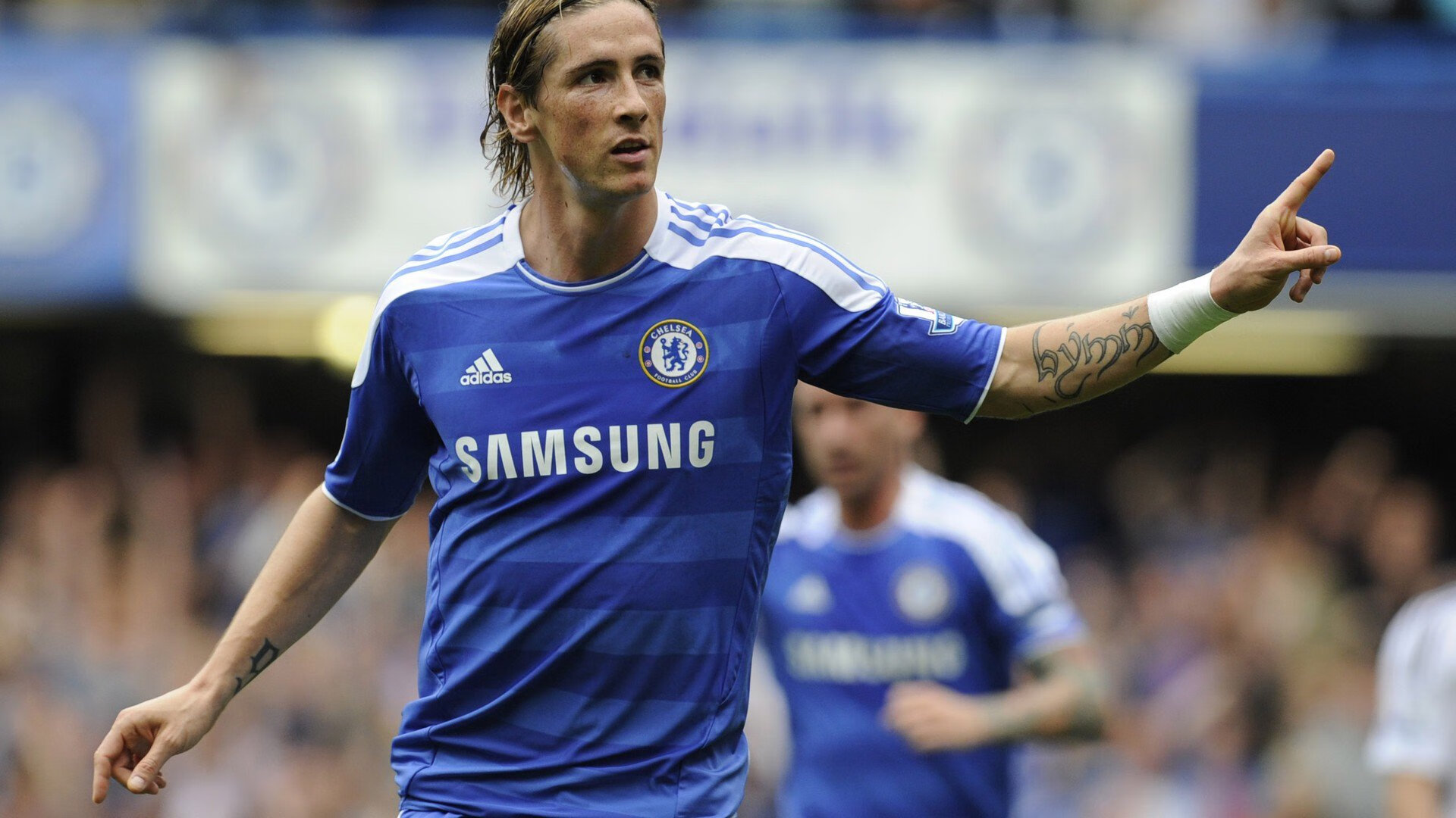 基：全黑队的“稳重后卫”，在防守上总能有效消除对方威胁