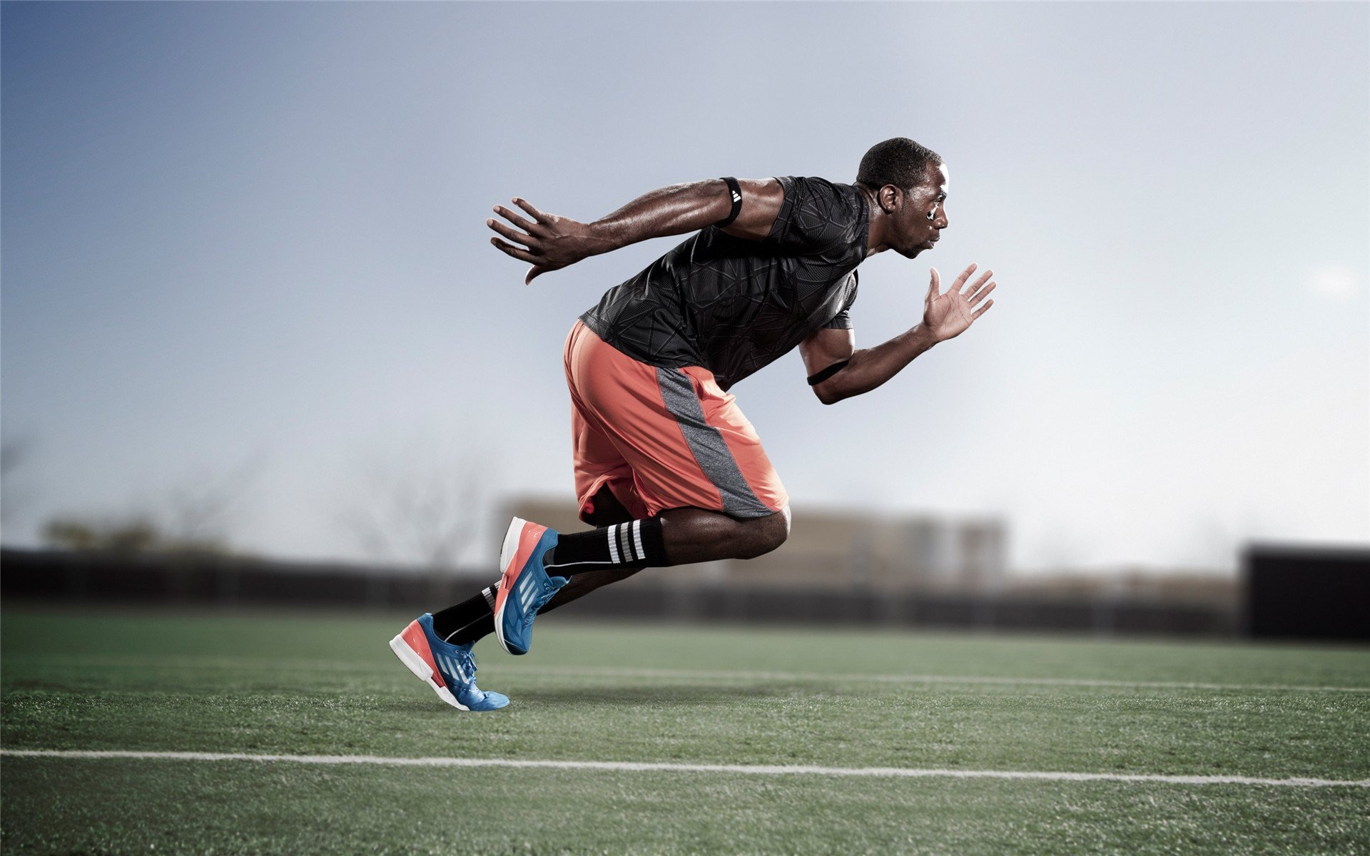 霍勒迪连续命中两记中投雄鹿锁定胜局,雄鹿霍勒迪和奇才霍勒迪